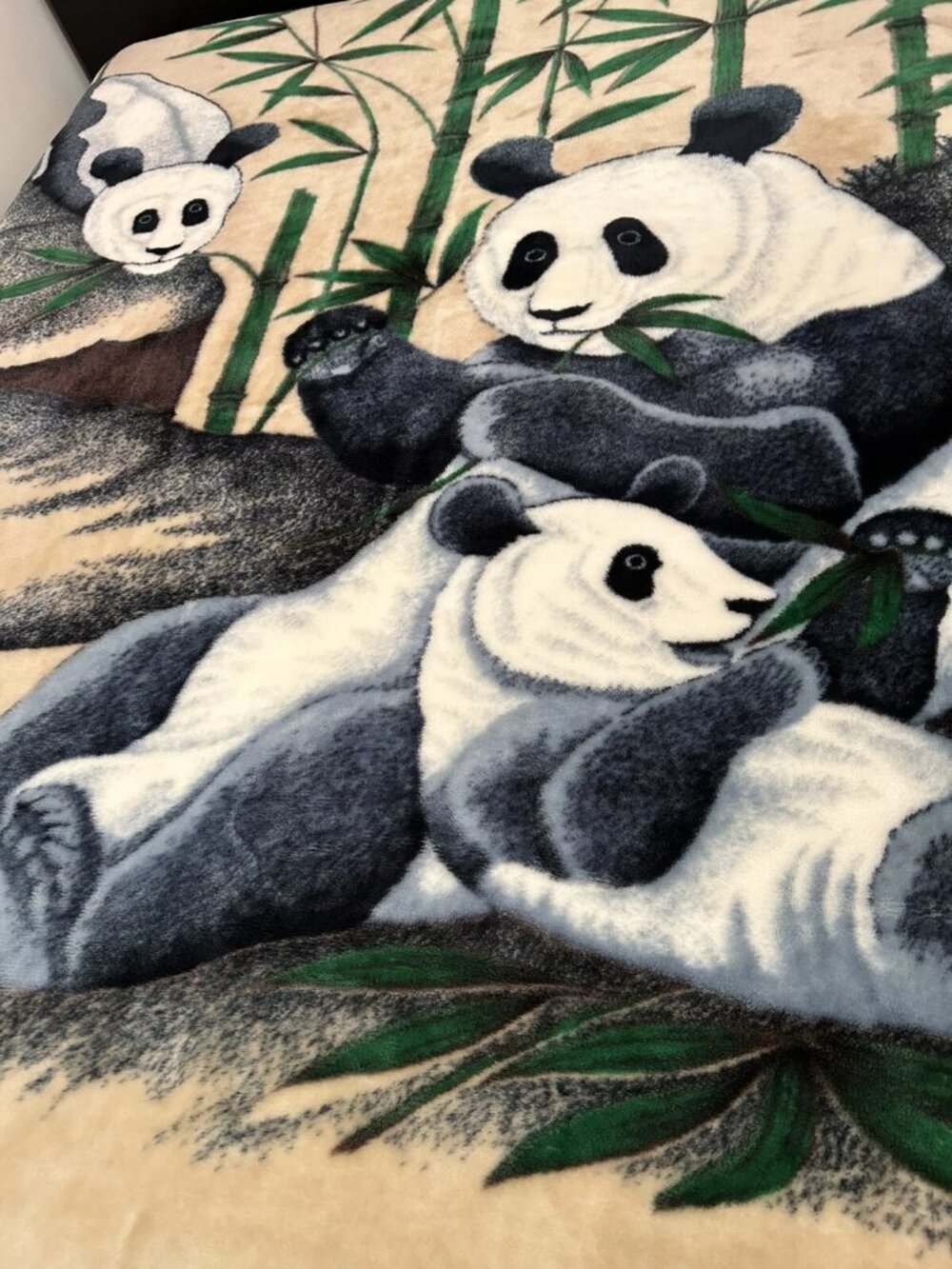 MINK BLANKET WITH PANDAS & BAMBOO - QUEEN SIZE 80" x 92"